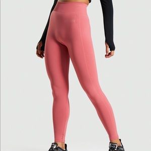 BASICALLY NEW - Lightweight Gymshark Leggings